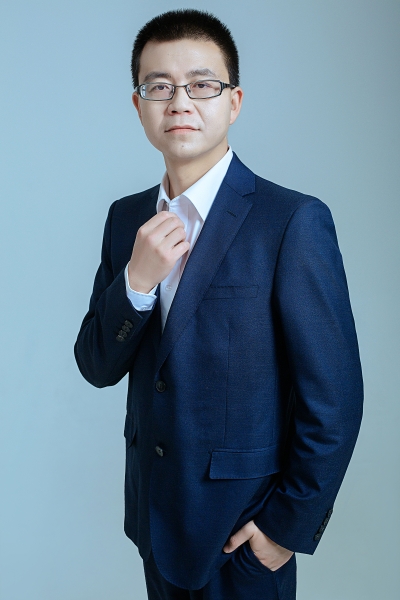余明东 余明东
