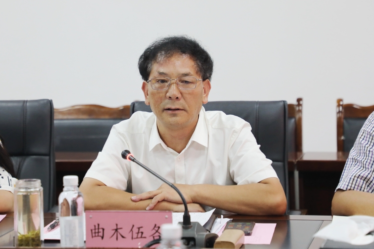 曲木伍各 曲木伍各